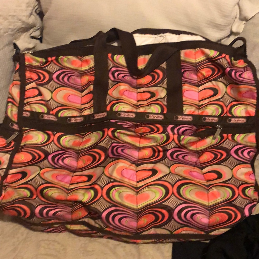 Large LeSportsacweekender duffel!